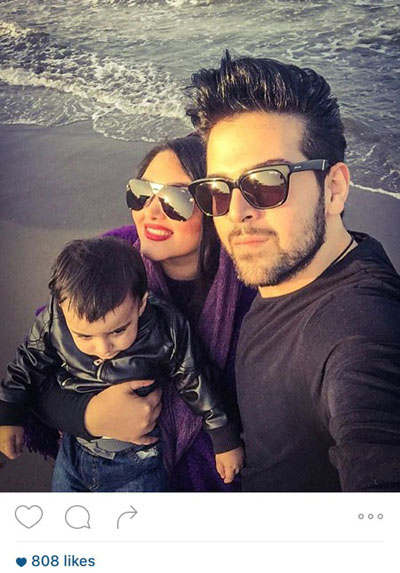 سلفی عماد طالبزاده در کنار همسر و فرزندش در کنار دریا.