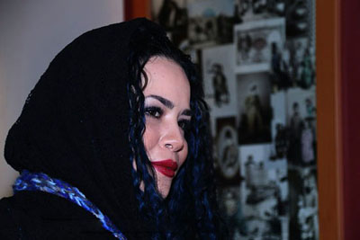 عکسی از ملیکا شریفی نیا و موهای سرمه ای رنگش در اکران خصوصی فیلم احتمال باران اسیدی