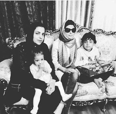 مریم حیدرزاده ترانه سرای نامی کشورمان به دیدار خانواده مرحوم هادی نوروزی رفته بود