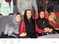 الهام پاوه نژاد، کیهان ملکی، فرناز رهنما و سایر دوستان هنرمند در پشت صحنه یک تئاتر