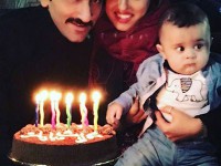 جشن تولد خانوادگی وحید مهین دوست در کنار همسر و فرزندش