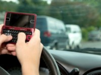 فقط 48 درصد راننده‌ها هنگام خطر دست از تایپ پیامک می‌کشند