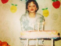 لحظه ای که مریم طوسی شمع کیک تولد 5 سالگی اش را فوت کرد