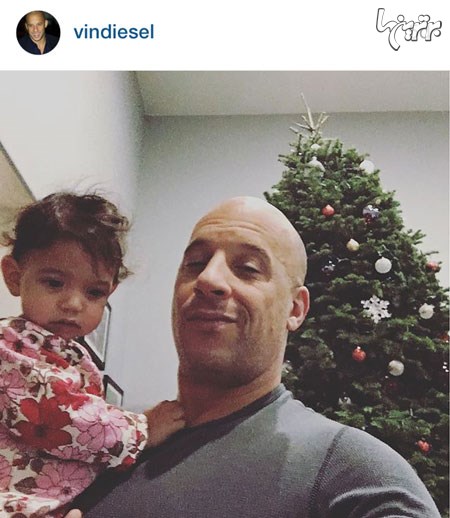 «وین دیزل» و دختر کوچولویش در کنار درخت کریسمس