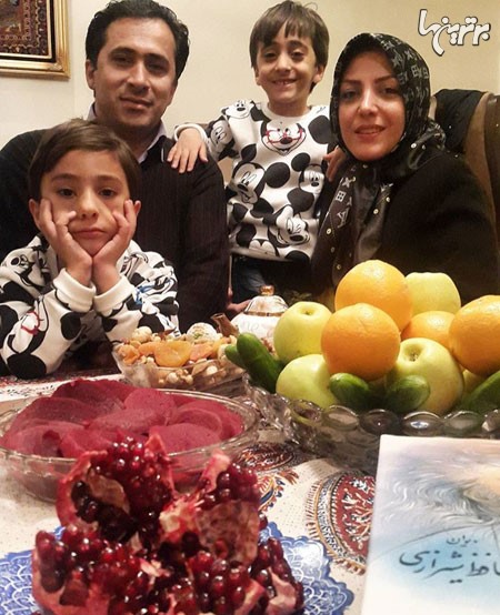 المیرا شریفی مقدم و داوود عابدی، زوج خبرنگار و محبوب اینستاگرام در کنار فرزندان عزیزشان در پای سفره یلدا
