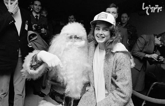 بروک شیلدز در کنار بابانوئل +عکس