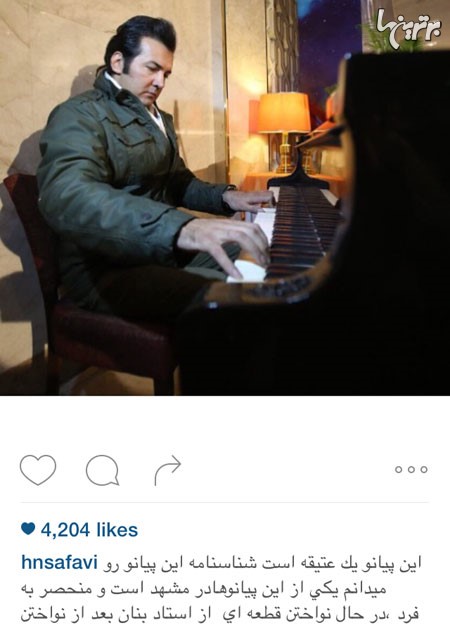 حسام نواب صفوی در حال نواختن قطعه ای از استاد بنان روی یک پیانوی عتیقه