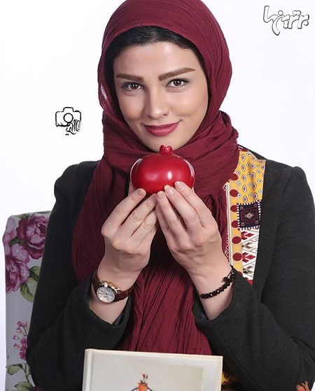 سیما خانم خضرآبادی و ژست محبوب «انار به دست»