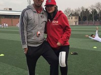سپهر حیدری و همسر جان در زمین چمن مدرسه فوتبال سپهر