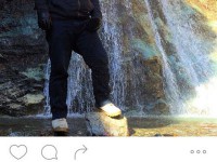 عکس زیبای آقا مهدی سلطانی در کنار یک آبشار دیدنی در درکه