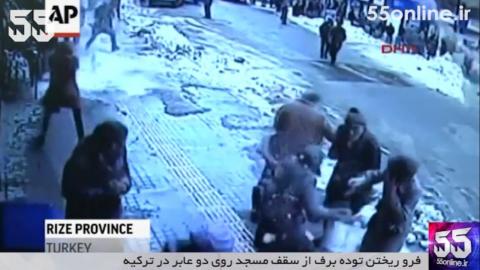 فیلم/ لحظه فرو ریختن توده برف از سقف مسجد روی دو عابر در ترکیه