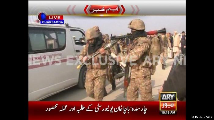 مردان مسلح به دانشگاهی در شمال غرب پاکستان حمله کردند