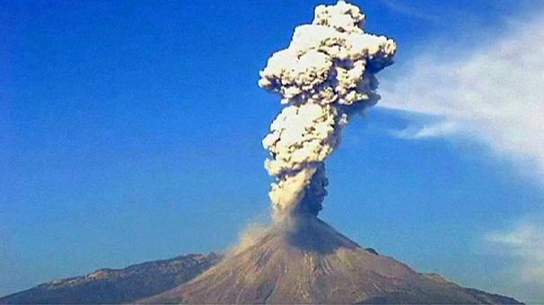 فیلم/ فوران آتشفشان در مکزیک