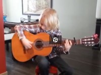 فیلم/ استعداد کودک 8 ساله در نواختن گیتار فلامنکو