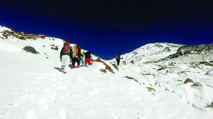 نجات ١٠ کوهنورد در دمای منفی ٣٠ درجه