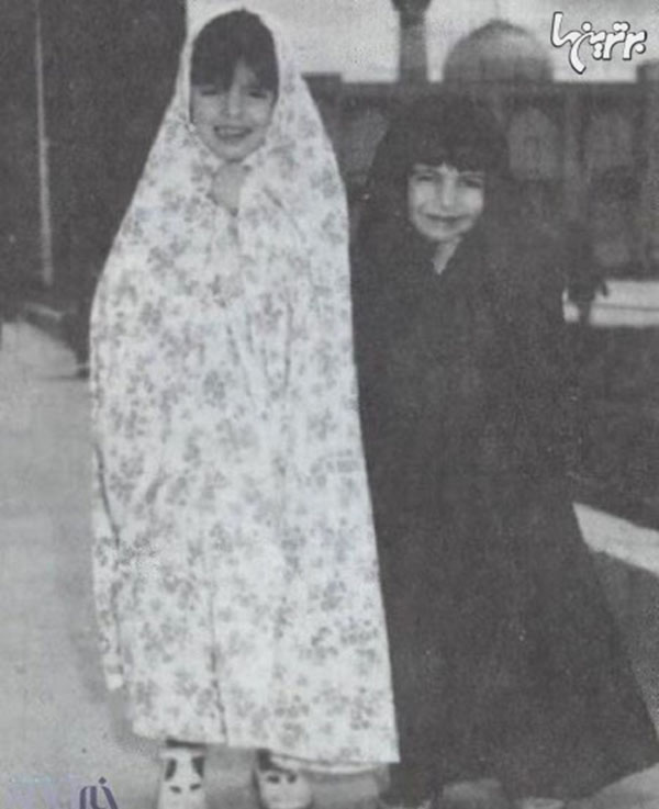 لیلا خانم حاتمی و لیلی خانم رشیدی در حرم امام رضا (ع). یکی از جالبترین عکس های این ماه