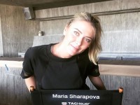 این هم یک عکس دیگر از «ماریا شاراپووا» روی صندلی مخصوص کارگردانی!