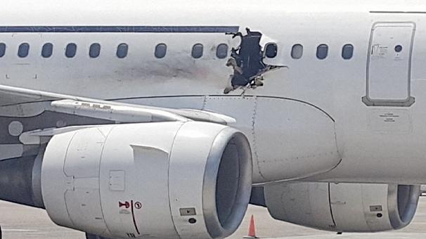 فیلم/ نجات معجزه آسای مسافران هواپیمای سومالی پس از انفجار