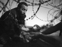 فیلم/ «نوزاد مهاجر» برترین عکس خبری سال شد