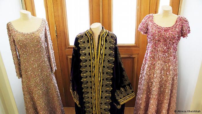 نگاهی به ظرف‌ها و لبا‌س‌های سلطنتی کاخ سعدآباد