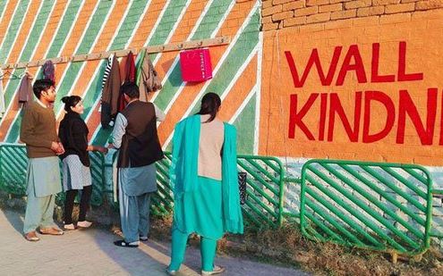 دیوار مهربانی شعبه پاکستان! +عکس
