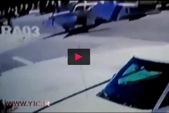 فیلم/سقوط ناگهانی هواپیما در خیابان