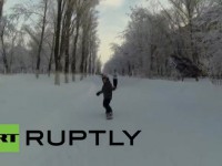 فیلم/ اسکی بازی با پهپاد در روسیه توسط کودک