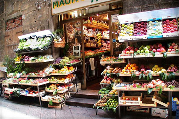 خودنمایی میوه های ممنوعه در مغازه های سطح شهر