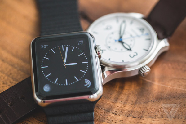 فروش ساعت‌های هوشمند بیشتر از ساعت‌های سوئیسی
