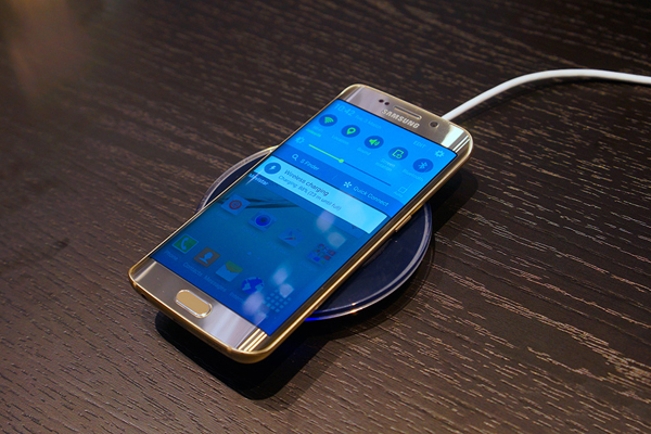 آغاز فروش شارژر بی‌سیم برای Galaxy S7 سامسونگ