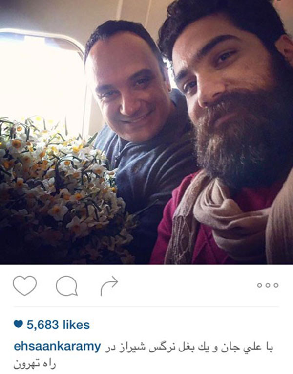 سلفی علی زند وکیلی و احسان کرمی با یک بغل گل نرگس در هواپیما به مقصد تهران