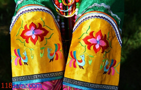 درخشش رنگ ها در لباس سنتی