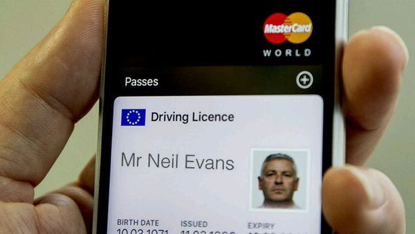اپل گواهینامه رانندگان بریتانیایی را مجازی می‌کند
