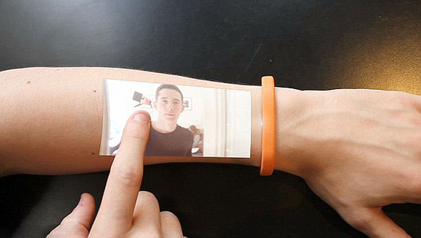 تبدیل بازو به نمایشگر لمسی در ساعت‌های هوشمند جدید