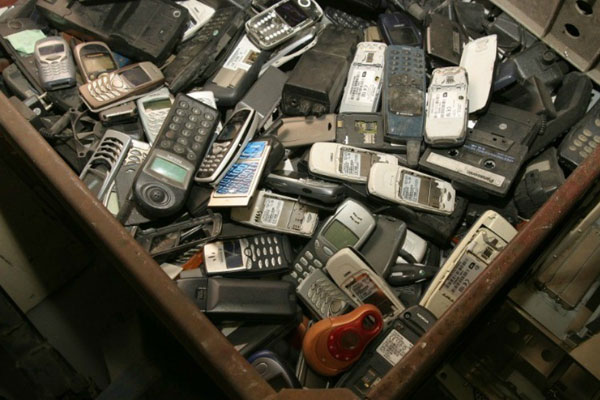 موبایل‌های قاچاق در خط پایان