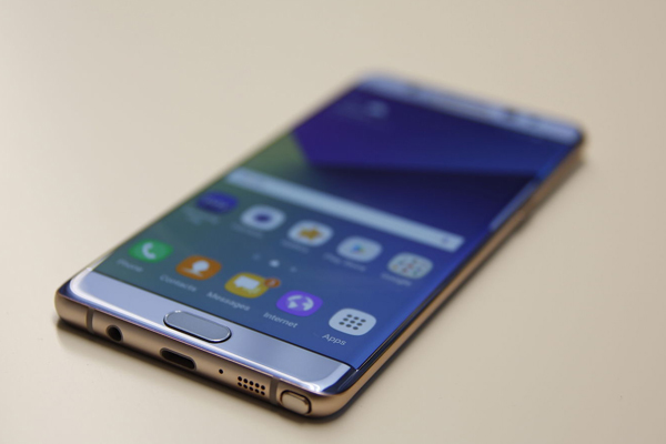 سامسونگ تا زمان حل مشکل Galaxy Note 7 به صاحبان این گوشی Galaxy J می‌دهد
