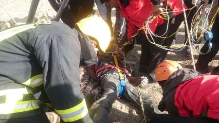 پیکر یکی از مقنیان حادثه سقوط به چاه ۱۶۰ متری در سبزوار پیدا شد