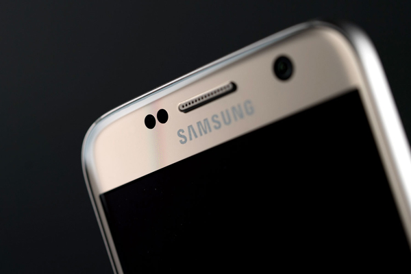 Galaxy S8 برای نخستین بار در جهان حسگر اپتیکال انگشت دارد