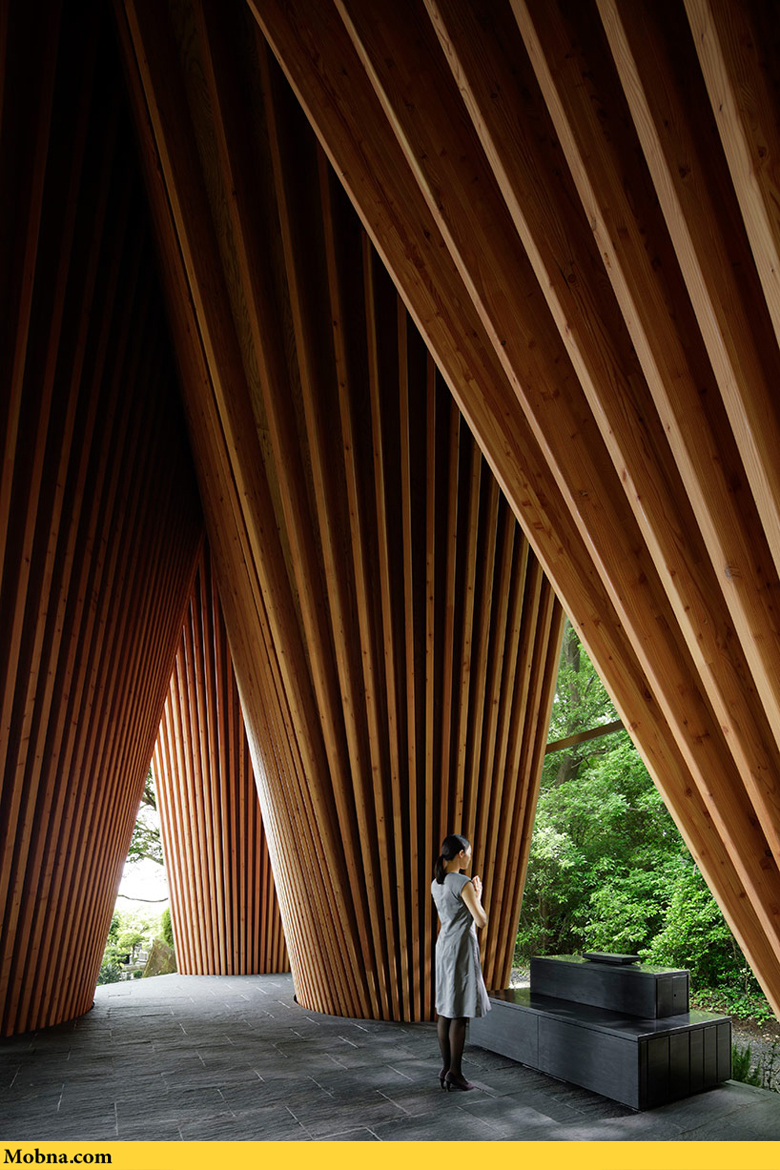 ساخت کلیسای زیبای ژاپنی بین انبوه پوشش جنگلی(+عکس)
