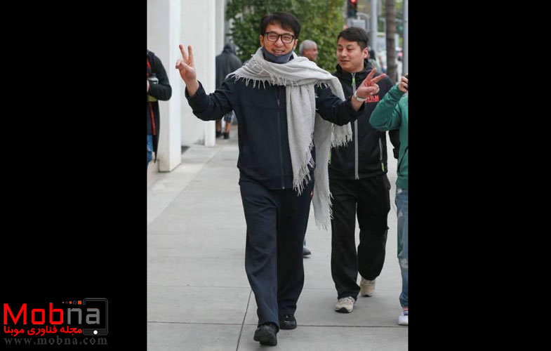 جکی چان با روسری! (عکس)