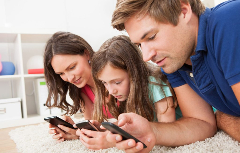 گوشی هوشمند ارتباط خانواده نزدیک‌تر هم می‌کند