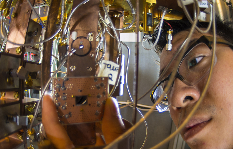 نخستین رایانه کوانتومی جهان پایان ۲۰۱۷ عرضه می‌شود