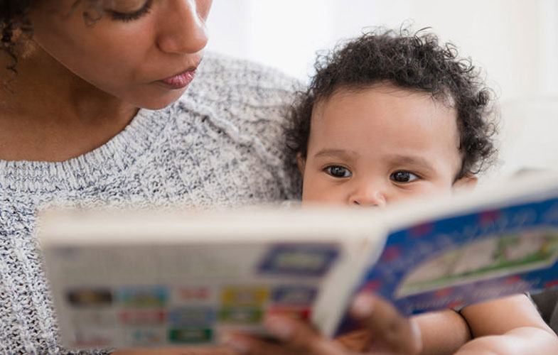 نوع کتابی که برای نوزادان خوانده می‌شود در روند رشد مغزی آن‌ها تاثیرگذار است
