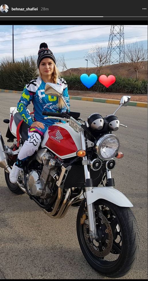 پوشش و ظاهر متفاوت بهناز شفیعی، موتورسوار زن ایرانی (عکس)