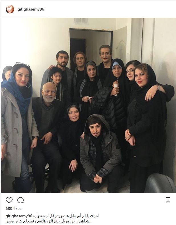 عکس یادگاری بازیگران بعد از اجرای نمایش آبی مایل به صورتی با فائزه هاشمی رفسنجانی (عکس)