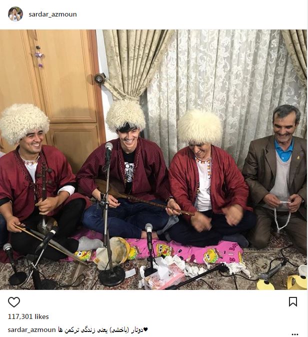 پوشش ترکمن سردار آزمون با ساز دوتار (عکس)