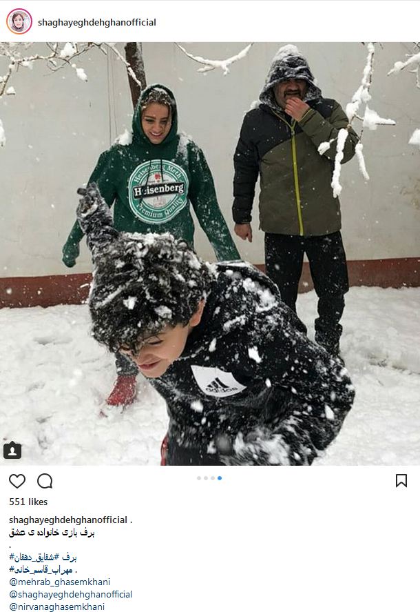 برف بازی مهراب قاسمخانی به همراه همسر و دختر و پسرش (عکس)