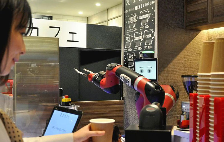 افتتاح نخستین کافی شاپ روباتی در ژاپن (+فیلم و عکس)