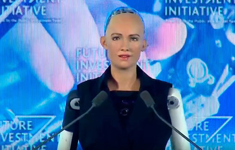 «سوفیا» ربات معروف با کریستیانو رونالدو دیدار کرد