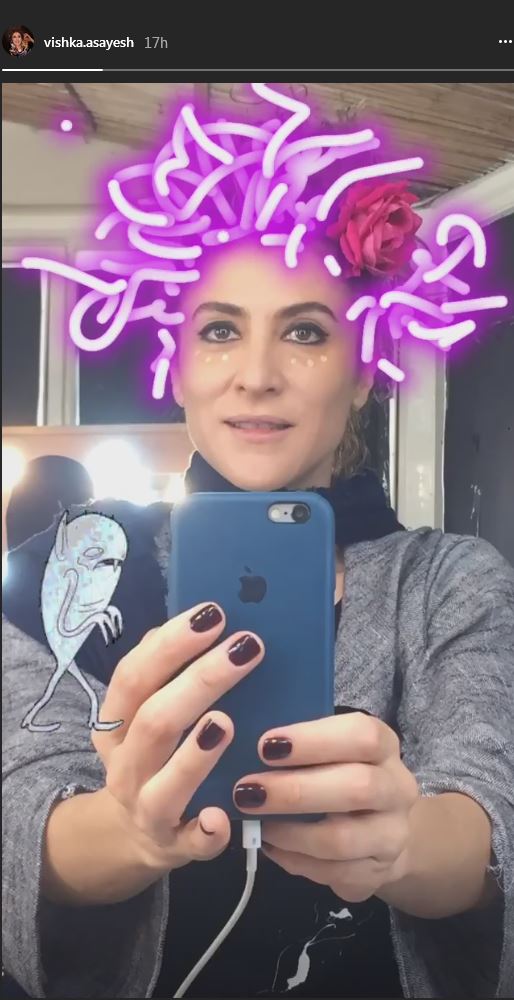 سلفی آینه‌ای ویشکا آسایش با حجاب فتوشاپی خاص! (عکس)